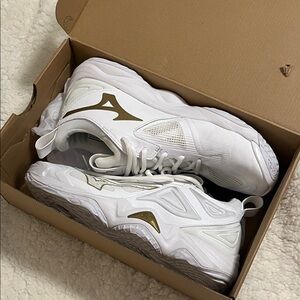 Mizuno White and Gold Athletic Shoes